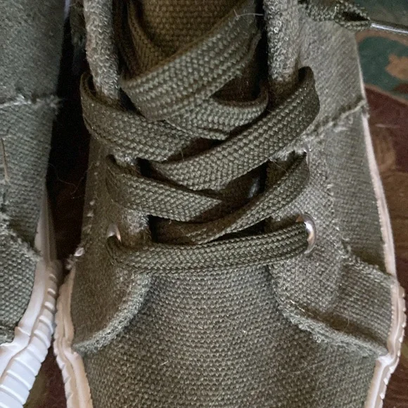 Tommy Bahama Distressed Sneakers - Picture 11 of 16